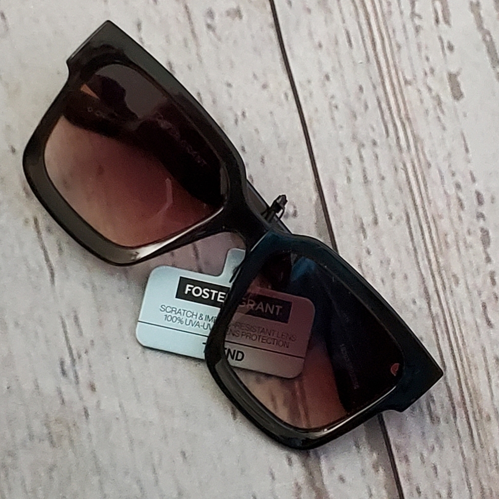Foster Grant unisex trend angular frame black plastic sunglasses